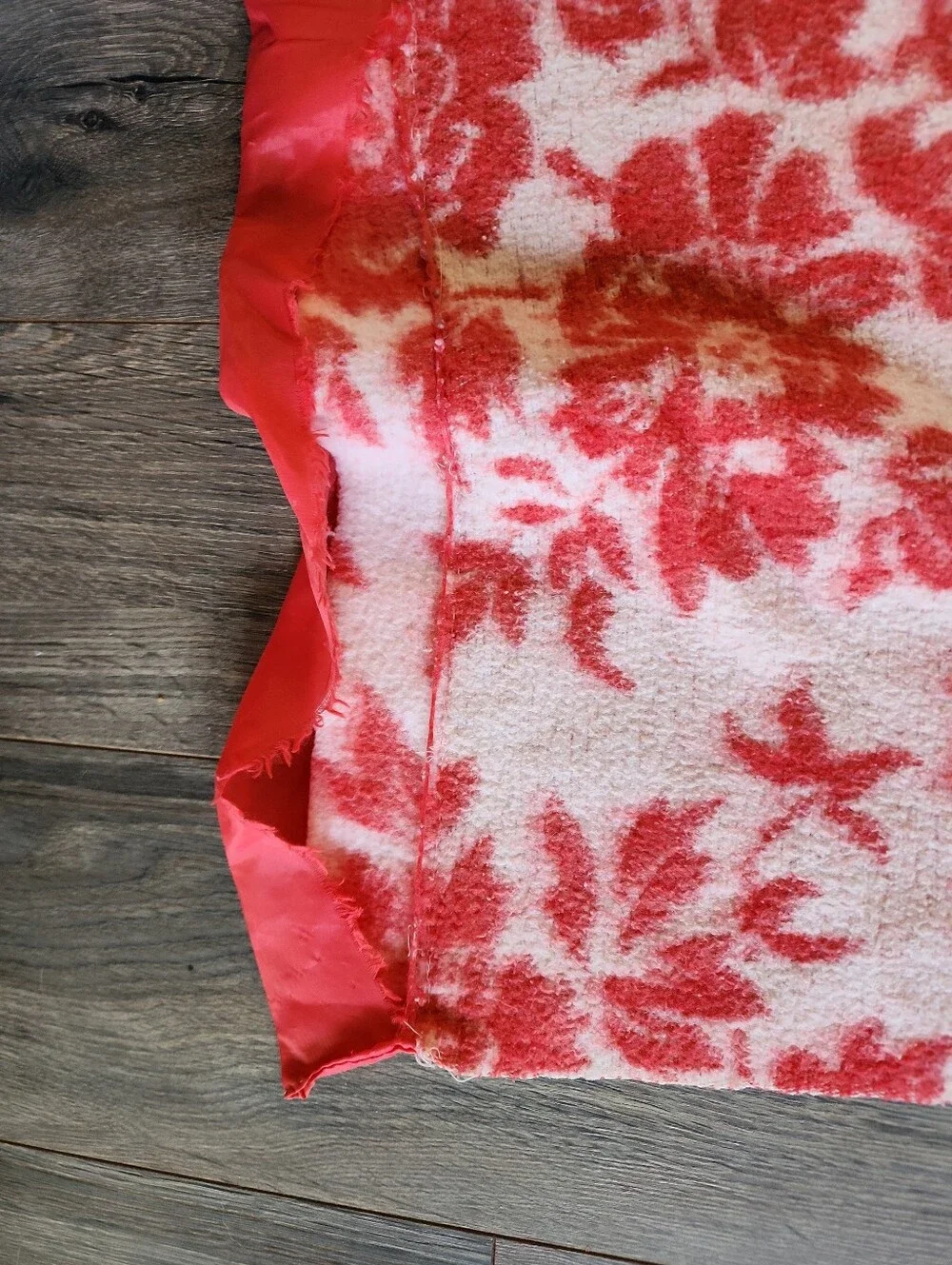 Vintage Satin Trim Reversible Acrylic Floral Throw Blanket 70s 80s Retro 77 × 66